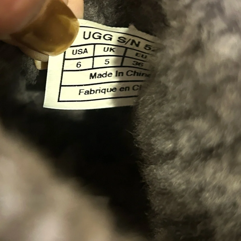 UGG Women’s Classic Short Grey Suede Boots 5251 Size 6